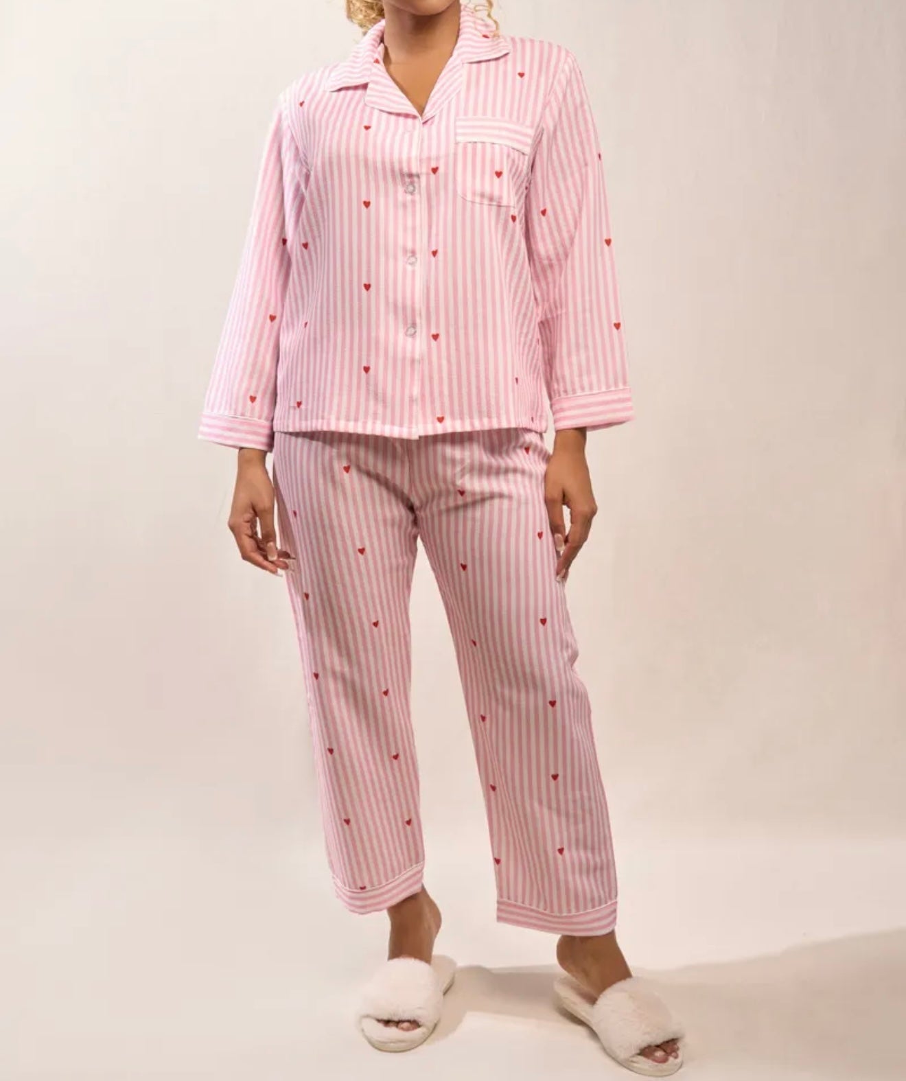Pyjama Femme Rose à Rayures et Petits Cœurs – Ensemble de Nuit Doux et Confortable