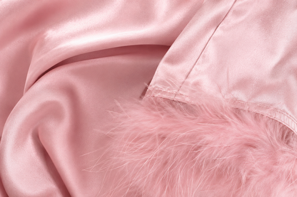 Peignoir Femme Satin Rose avec Plumes – Élégance et Raffinement